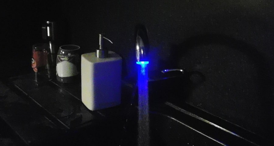 Buse de LED LED sur le robinet et douche
