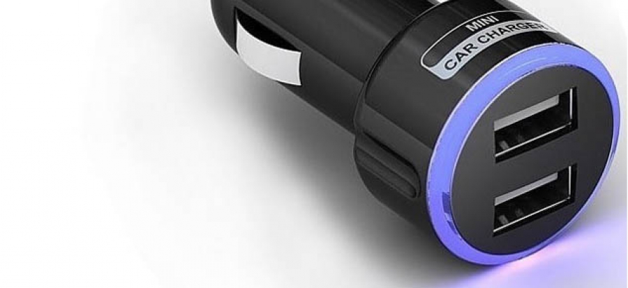 USB de charge pour les téléphones mobiles dans un lieu régulier de la allume-cigare